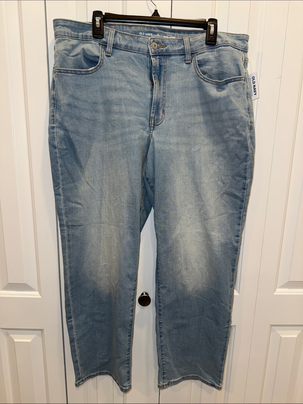 Old Navy women’s Light Wash Relaxed Straight Jeans